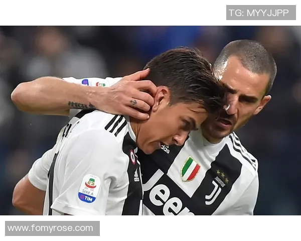 外国足球球星更衣室激情舞蹈瞬间引爆全场气氛精彩纷呈